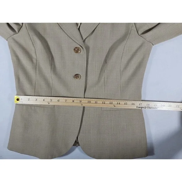 Liz Claiborne 2 Piece Womens Skirt Suit Size 10 3 Button Jacket Beige - Picture 4 of 16